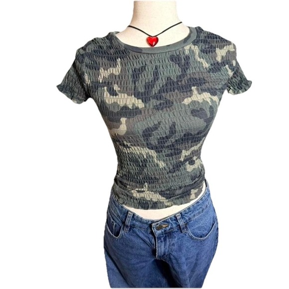 Freshman Juniors Smocked Camo Crop Top Tee XS - Picture 2 of 4